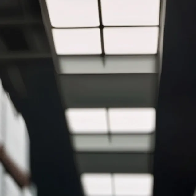 chat with ai character: Fedex workin