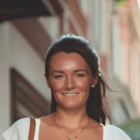 chat with ai character: Lalla 