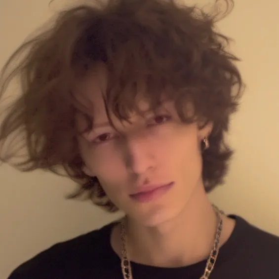 chat with ai character: ian