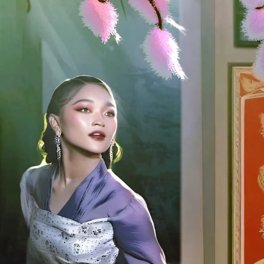 chat with ai character: GWEN