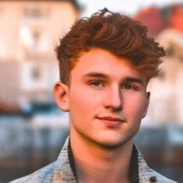 chat with ai character: caylus Cunningham 