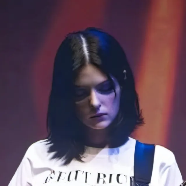 chat with ai character: Amy