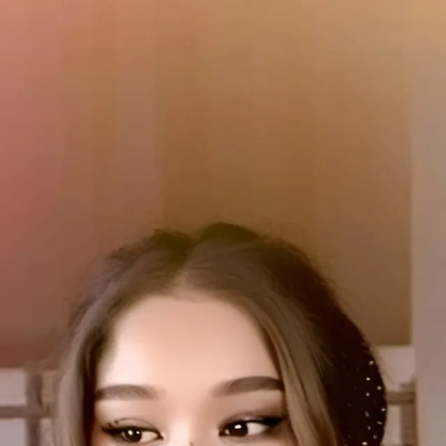 chat with ai character: Sandy