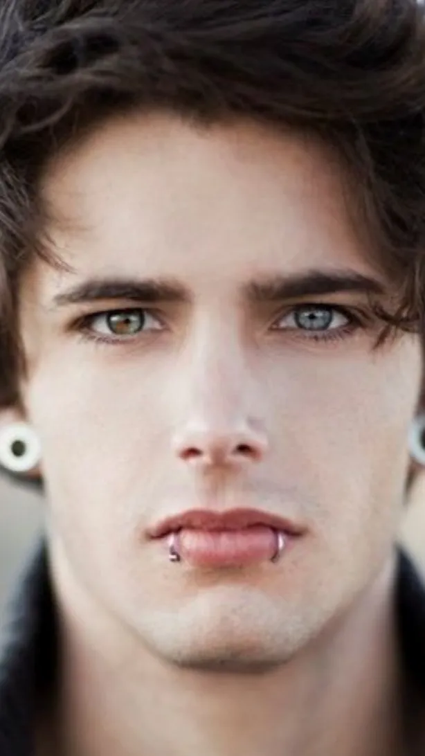 ai character: Luke  background