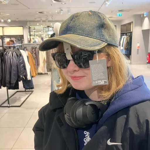 creator zoe.w's avatar