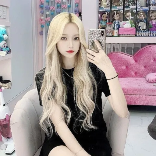 creator Kim Alexandra's avatar