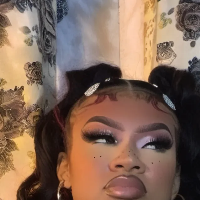 chat with ai character: Alexandra👻