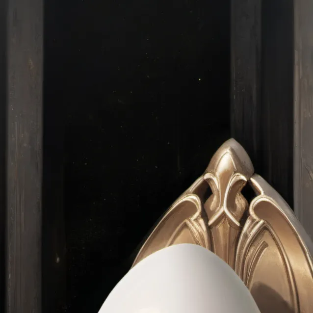 chat with ai character: King Egg