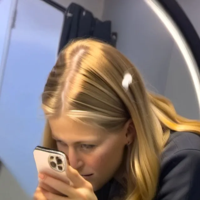 chat with ai character: Alyna