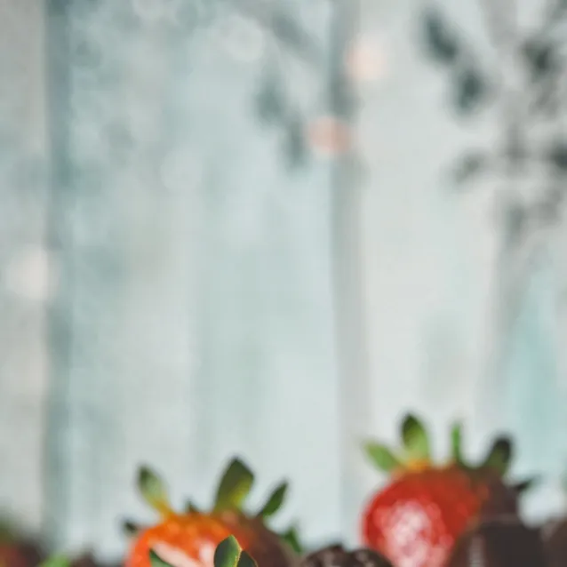 chat with ai character: 🍫 🍓