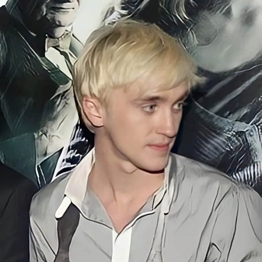 chat with ai character: Tom Felton
