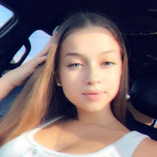 creator Julia Love talkie's avatar