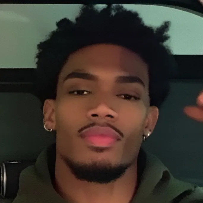 chat with ai character: Andrew