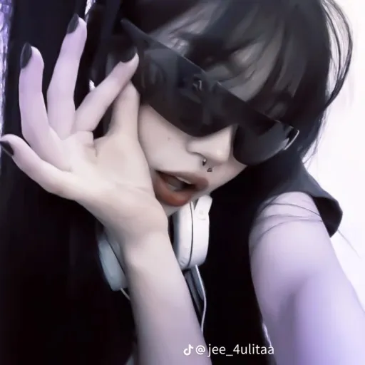 creator charlieze's avatar