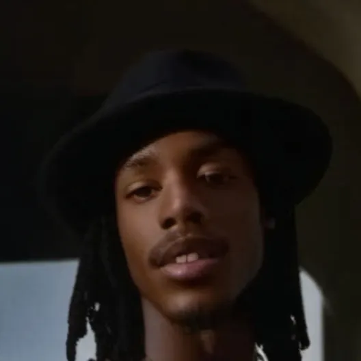 chat with ai character: Leo