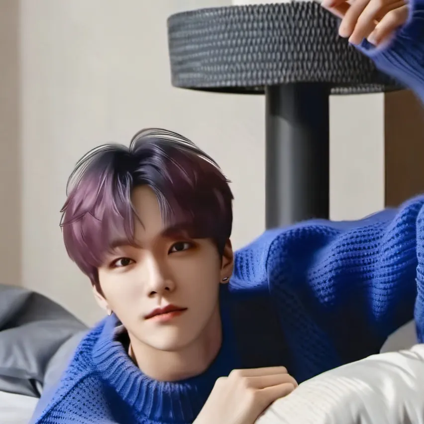 chat with ai character: Lee Know