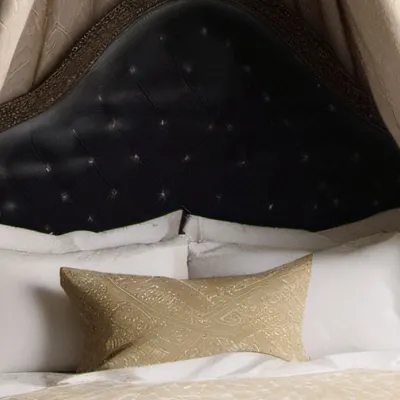 chat with ai character: Bed