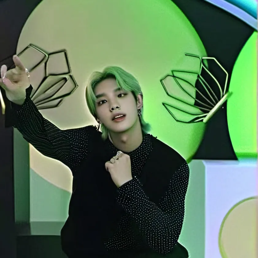 chat with ai character: LEE FELIX