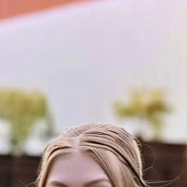 chat with ai character: Brooke osmond