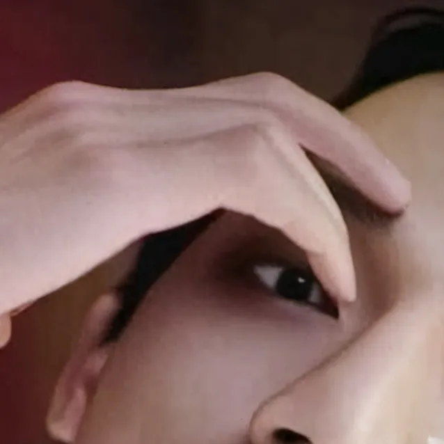 chat with ai character: LEON