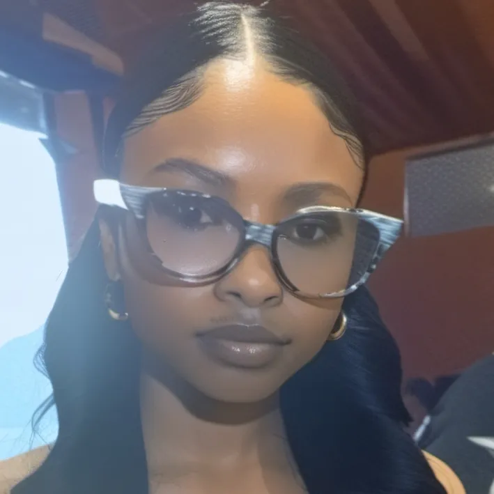 chat with ai character: Maylin