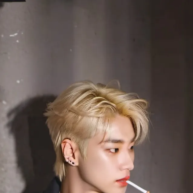 chat with ai character: Felix