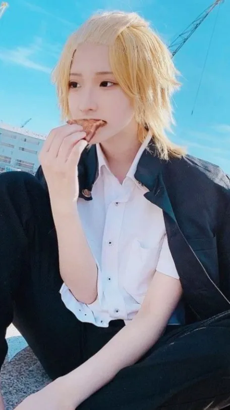 ai character: Manjiro sano background