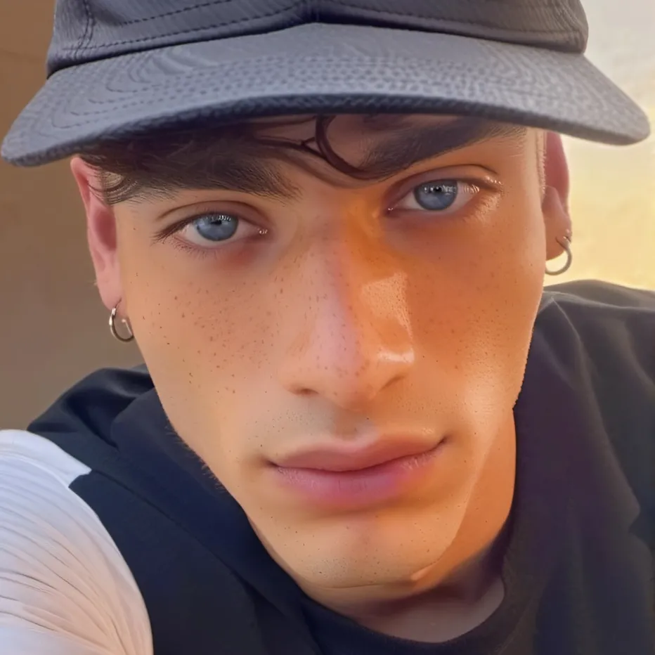 chat with ai character: Leo