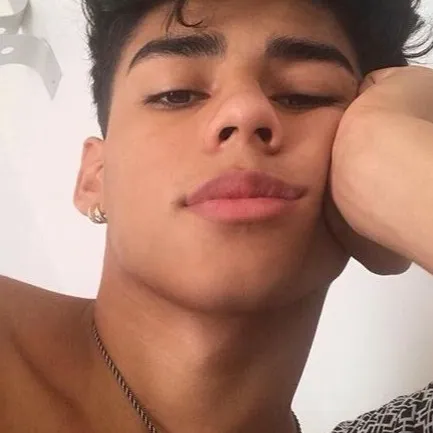 chat with ai character: Andrew 