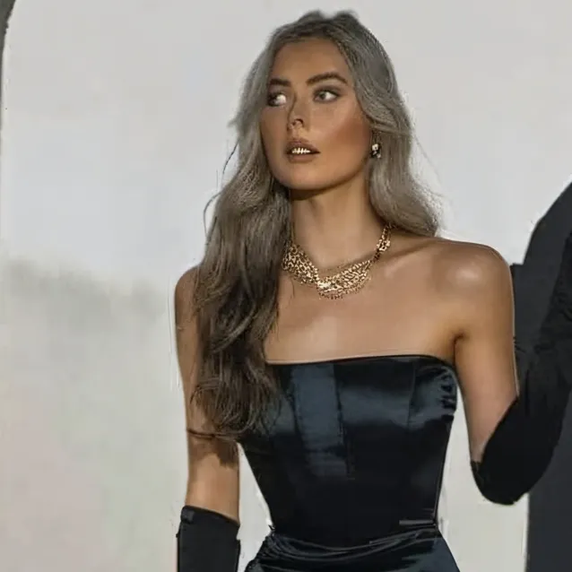 chat with ai character: hh new years 