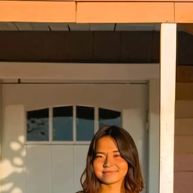 chat with ai character: lexie