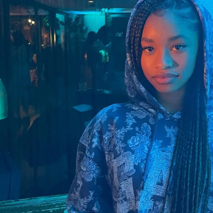 chat with ai character:  hvgcyfrxtez