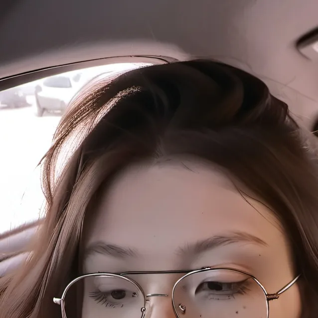 chat with ai character: Ella