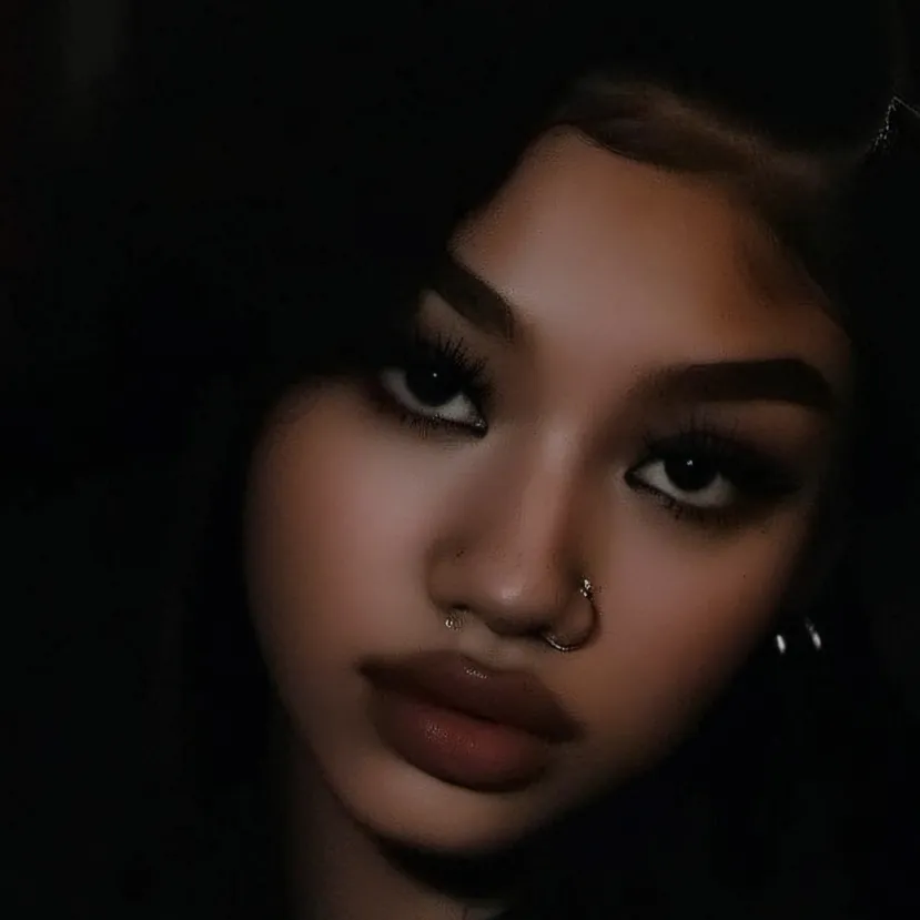 chat with ai character: Dominique