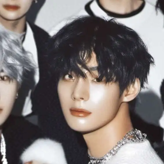 chat with ai character: ☻♡Enhypen♡☻