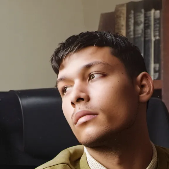 chat with ai character: Lucas