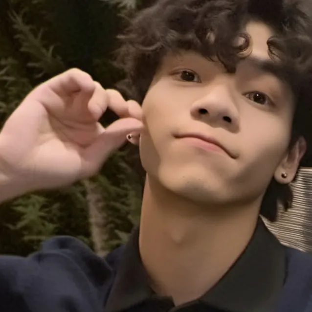 chat with ai character: Rafael