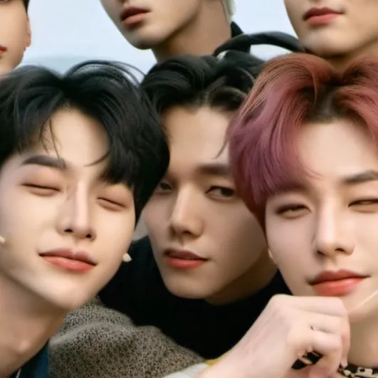 chat with ai character: Stray kids