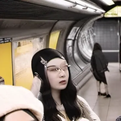 chat with ai character: New jeans