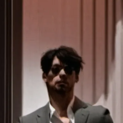 chat with ai character: Andrew