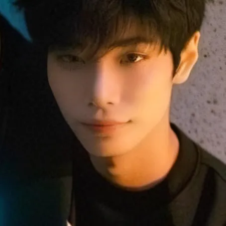 chat with ai character: Lucas