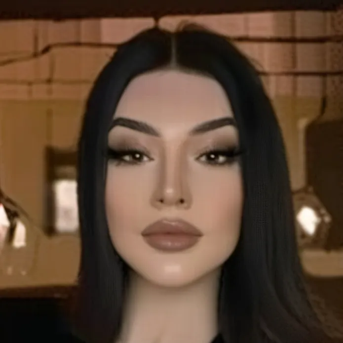 chat with ai character: latina