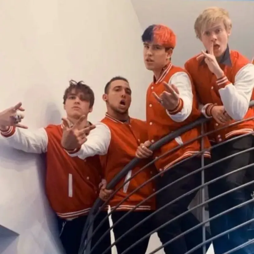 chat with ai character: trap house! 