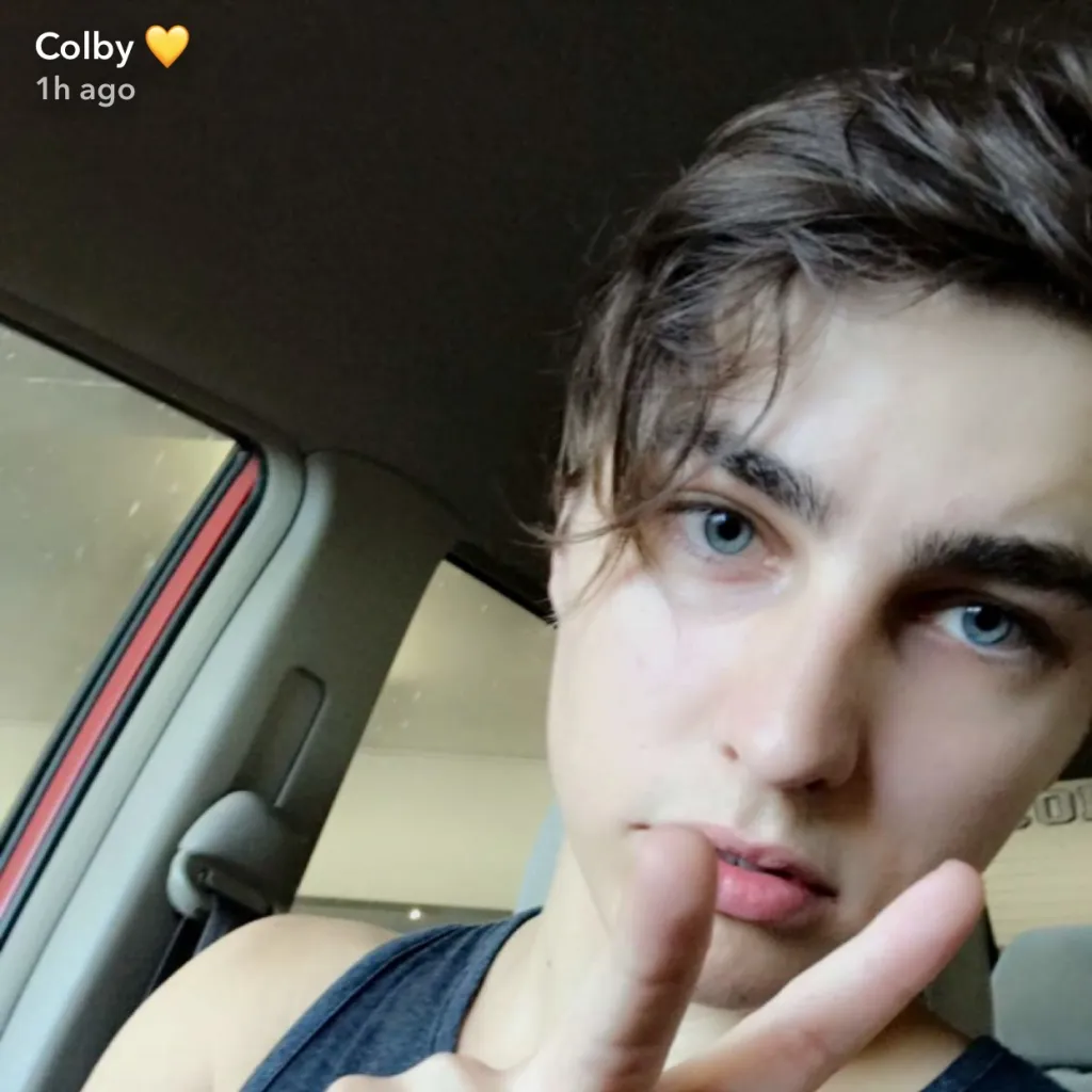 chat with ai character: trap house snaps! 