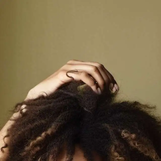 chat with ai character: Riyi Jones