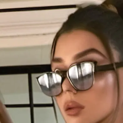 chat with ai character: Nia