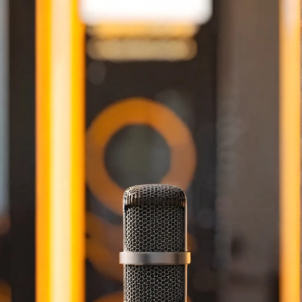 chat with ai character: LOL Podcast