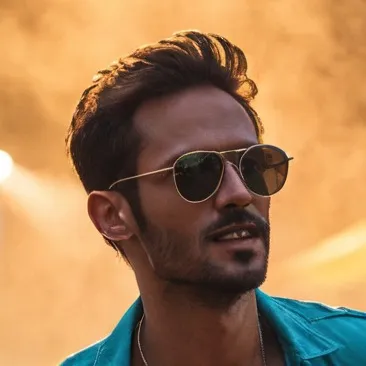 chat with ai character: Jax