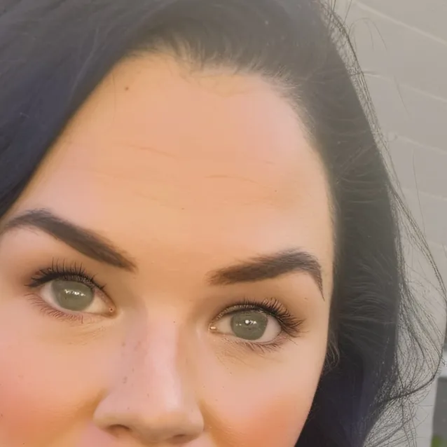 chat with ai character: Cammila