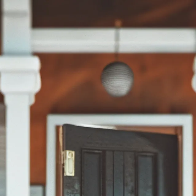 chat with ai character: door